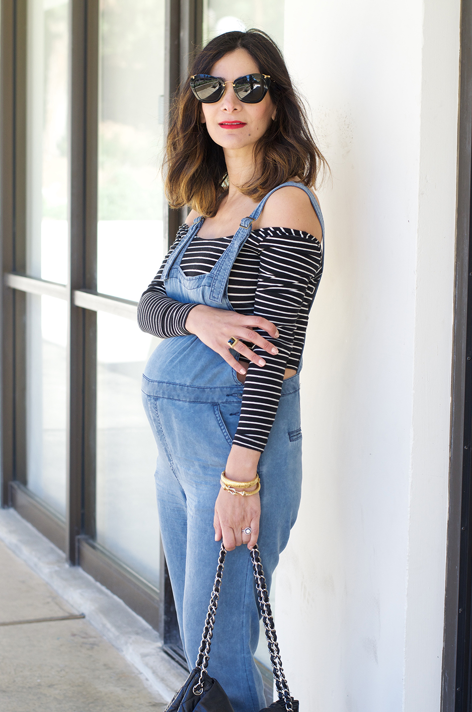 how to wear overalls when pregnant