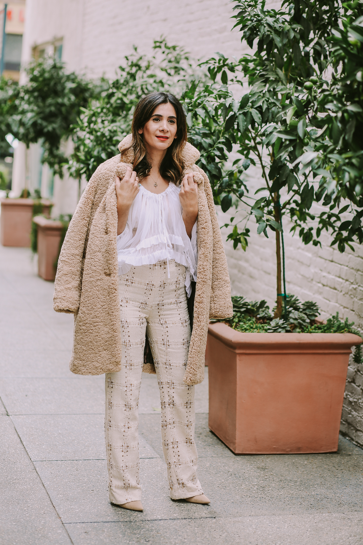 how to dress up a sherpa coat outfit ideas