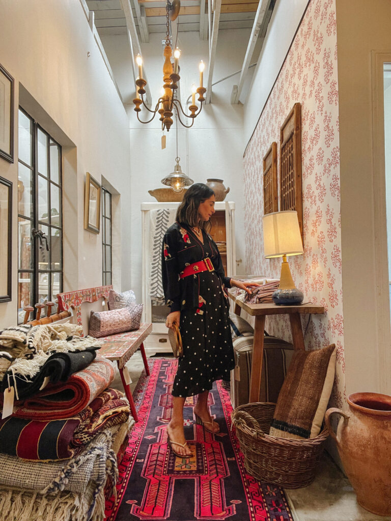 Discover the Hidden Gems Your Ultimate Guide to the Best Vintage Shops